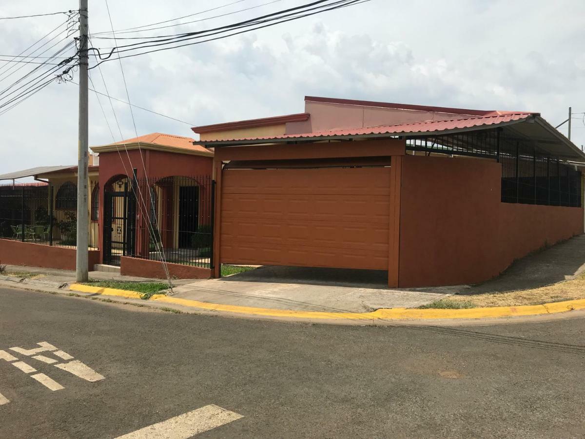 Casa Del Suizo Bed and Breakfast Desamparados  Εξωτερικό φωτογραφία