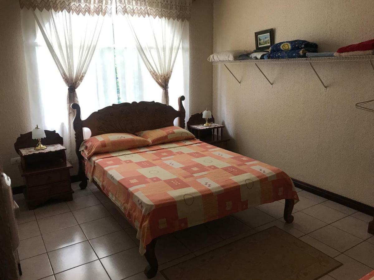 Casa Del Suizo Bed and Breakfast Desamparados  Εξωτερικό φωτογραφία